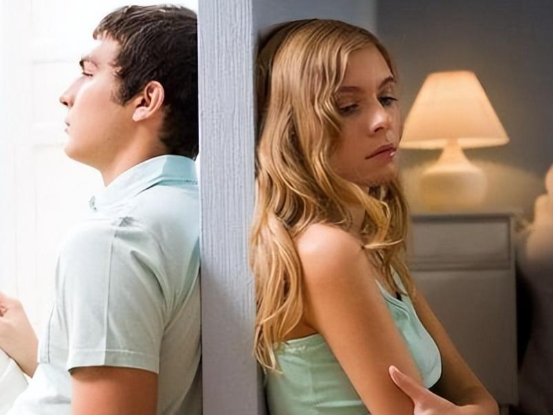 苏州出轨取证：别人老婆自愿跟我出轨犯法吗